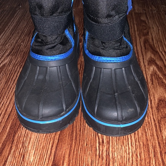 Boys winter snow boots 2/3 - Picture 3 of 9